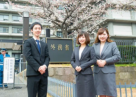 就職先