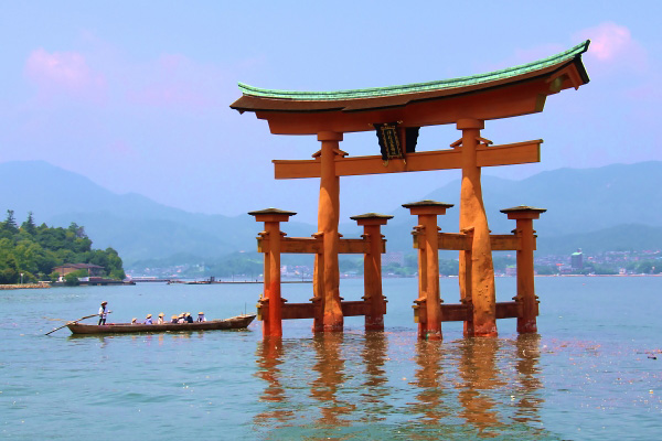 温暖な気候と豊かな自然、多くの観光スポットに囲まれ、さまざまな学びに触れる