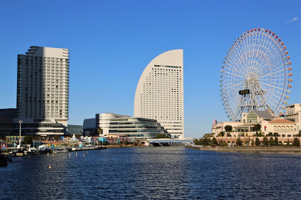 幕末から異国文化を受け入れ、人と街が自然と融合する洗練された都市